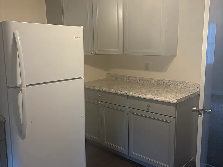 216 Elmwood Ave #B — Photo 5