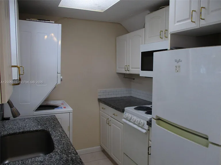 1949 Taylor St #9 — Photo 7