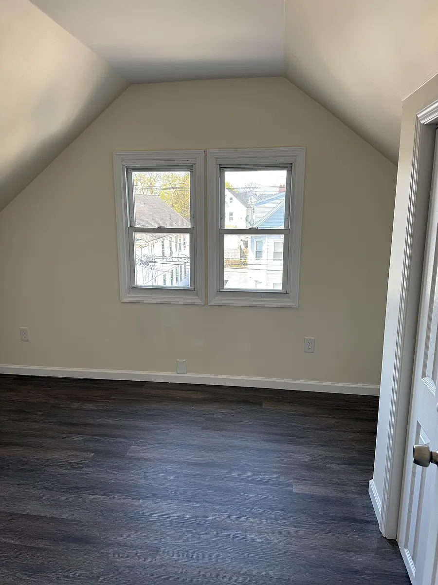 Building Photo - 331 E 22nd St #3