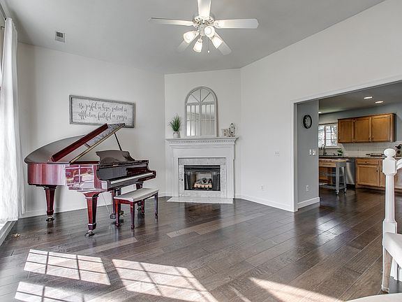 3rd image of 3928 Waterford Way