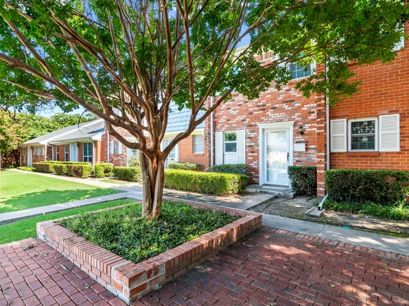 1207 Roaring Springs Rd, Fort Worth, TX 76114