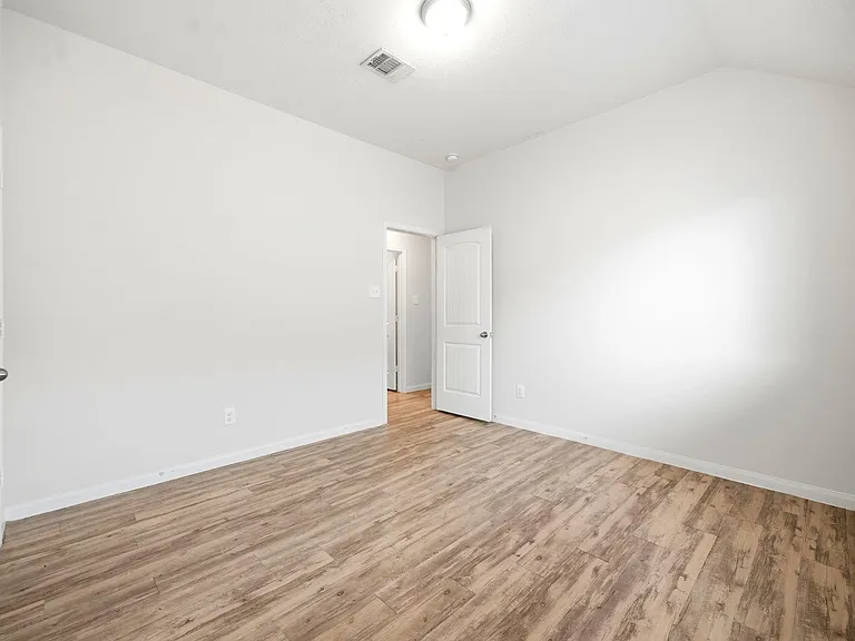 19 Santa Barbara Dr — Photo 23