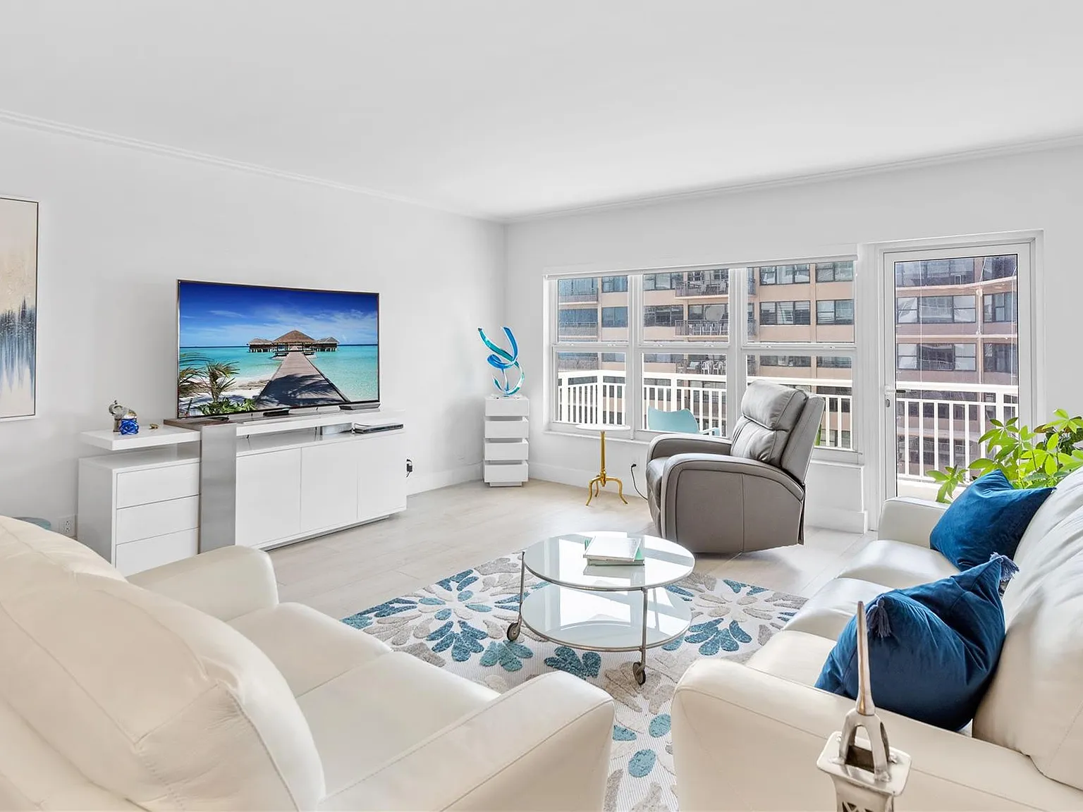 1 bed, 1.5 bath, 980 sqft, $3,600 — Photo 3