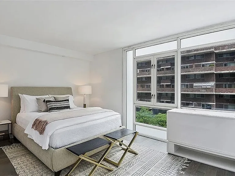 385 1st Ave #21B — Photo 4