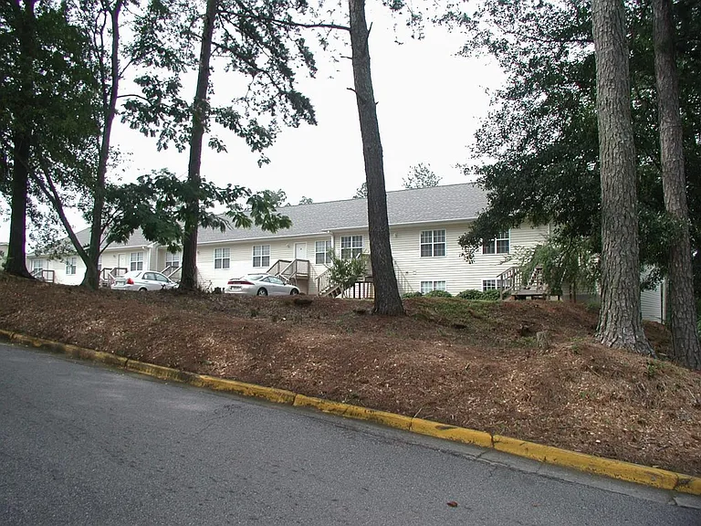 227 Appleby Dr — Photo 2