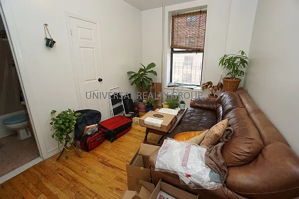 Rented by Universal Realty Group | media 18
