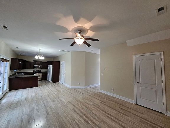 4th image of 111 Palo Alto Park Dr