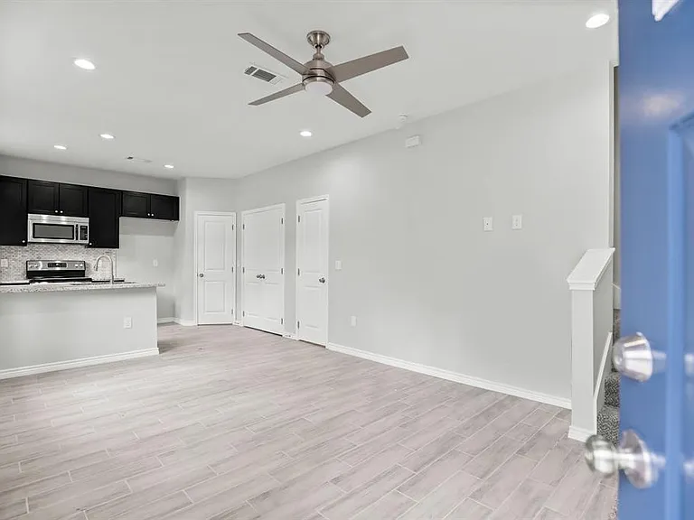 15629 Holly Dr — Photo 2