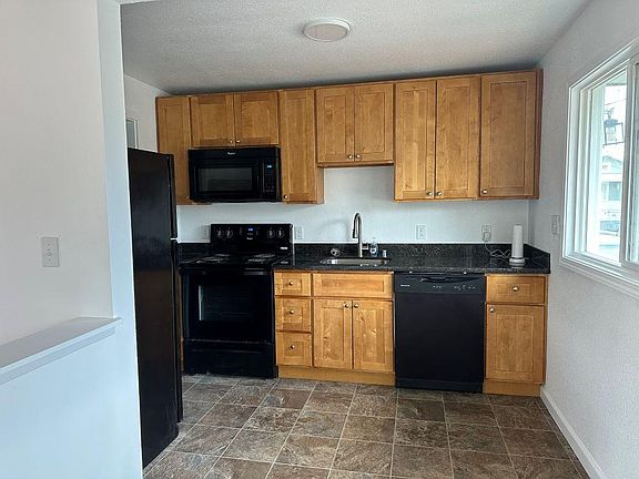 2nd image of 906 Hewitt Ave