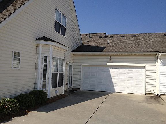 4th image of 3112 Mistletoe Dr #1