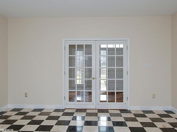 5th image of 3016 Scenic Ct