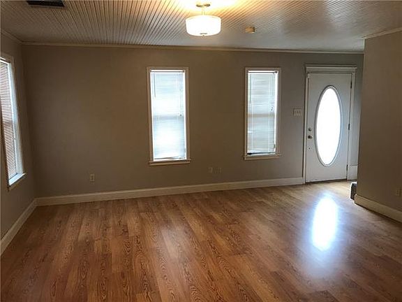 5th image of 727 Roberta Dr
