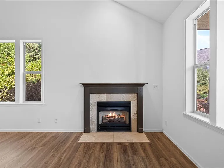 235 Jackson Creek Dr — Photo 5
