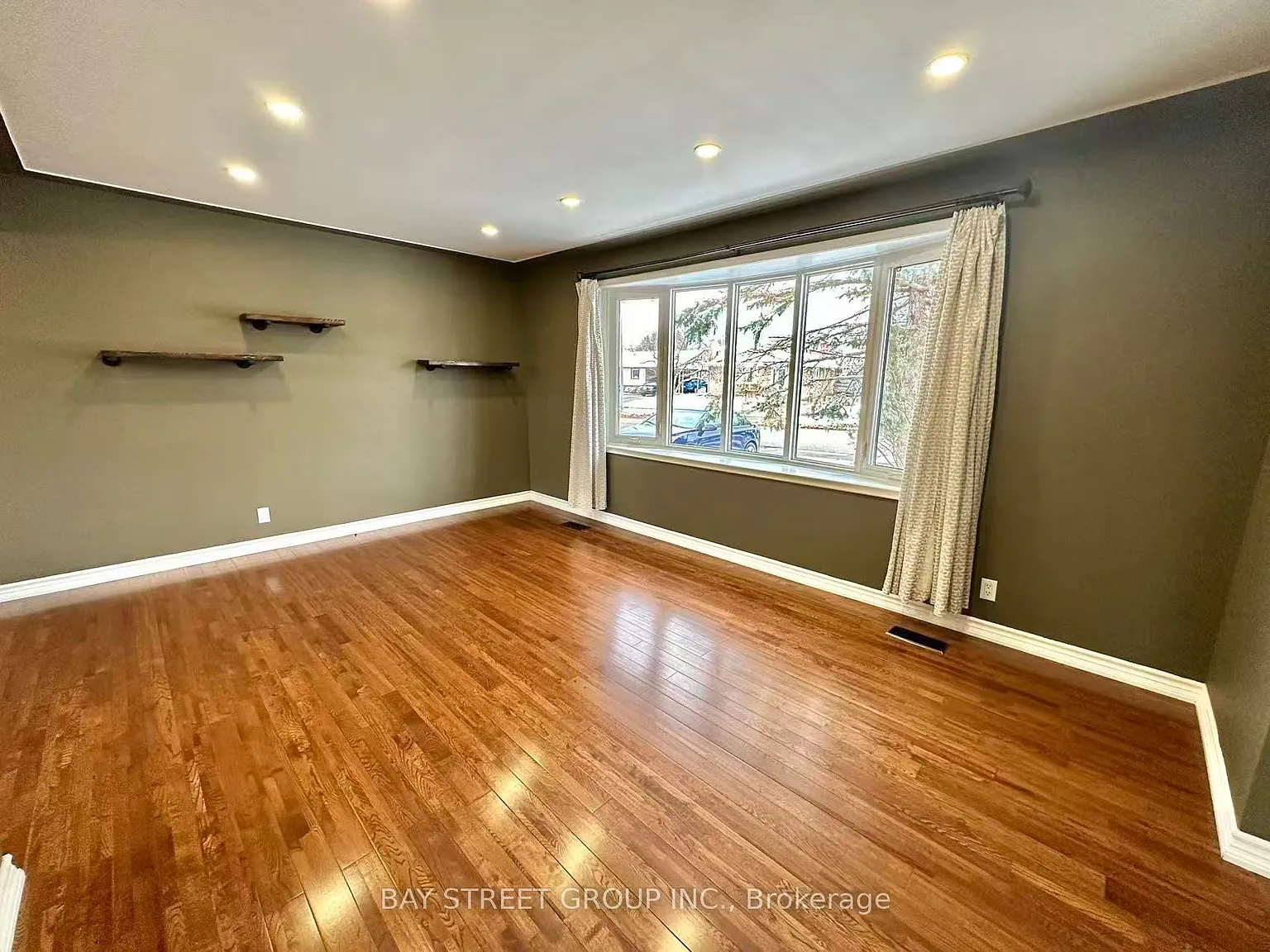 3 bed, $2,850 — Photo 3
