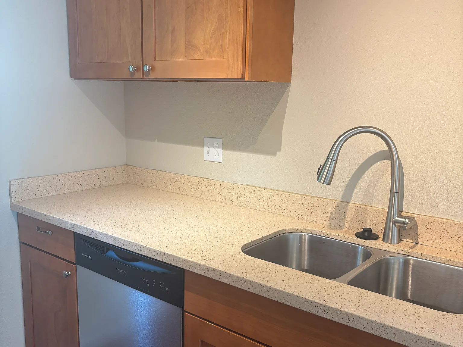 2 bed, 1000 sqft, $1,800 — Photo 4
