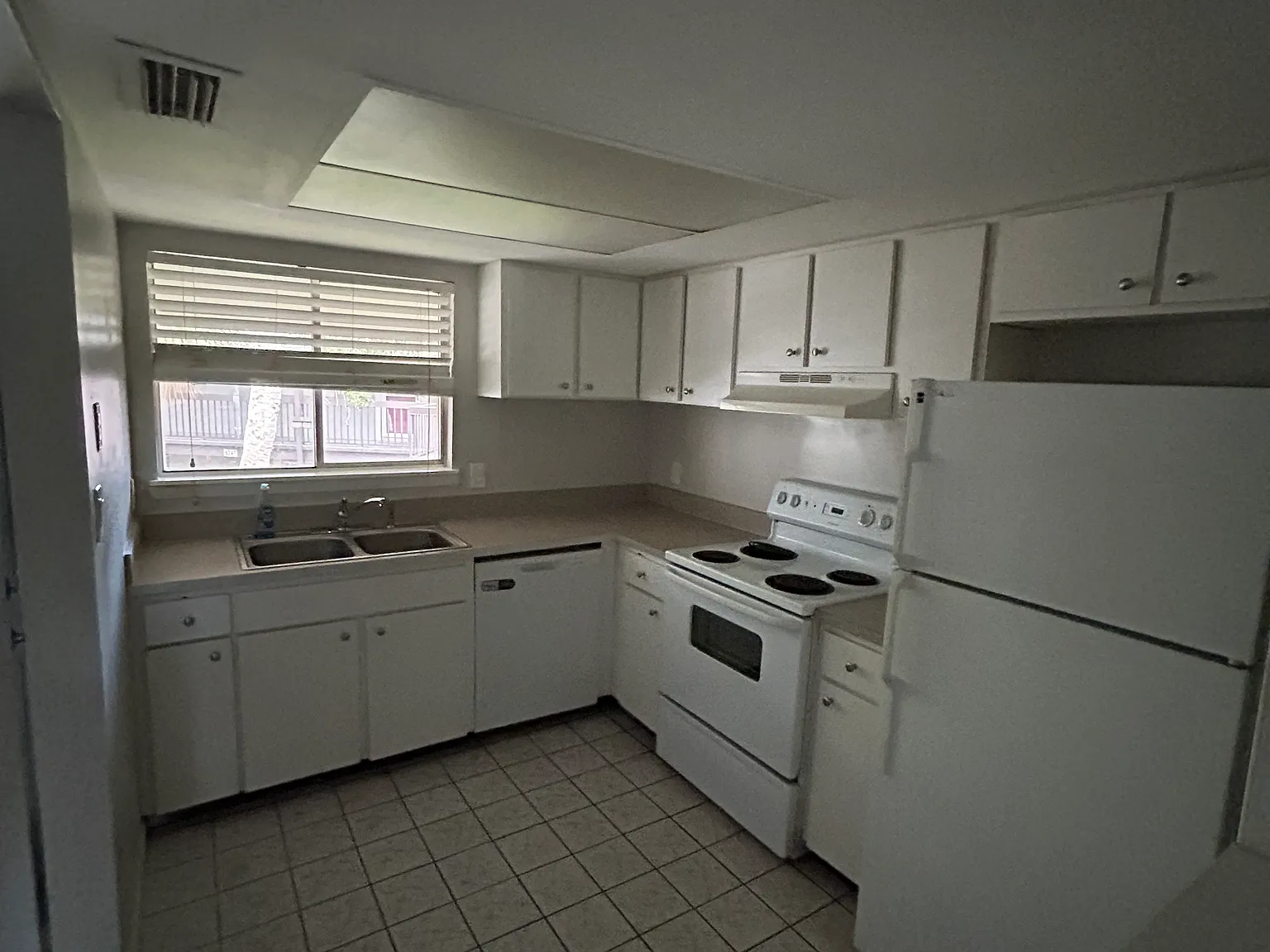 1 bed, 700 sqft, $1,300 — Photo 2