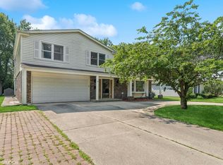 3035 Mary Kay Ln, Glenview, IL