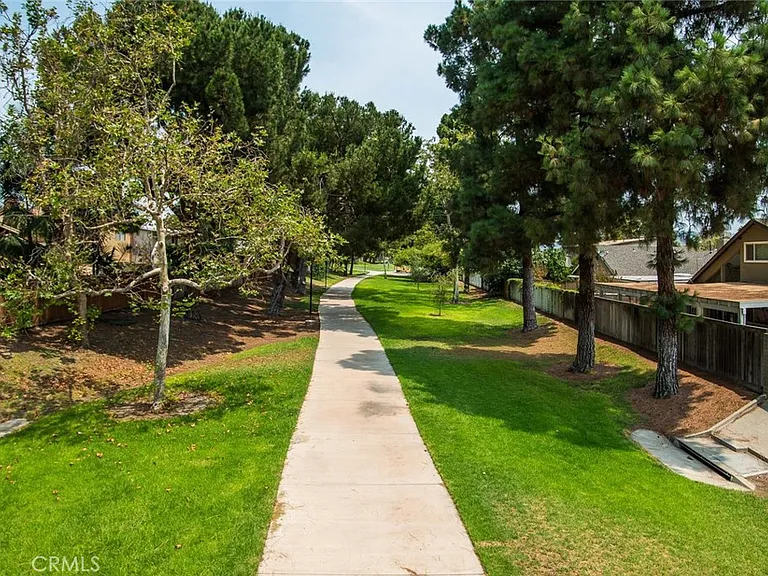 14781 Canterbury Ave — Photo 34