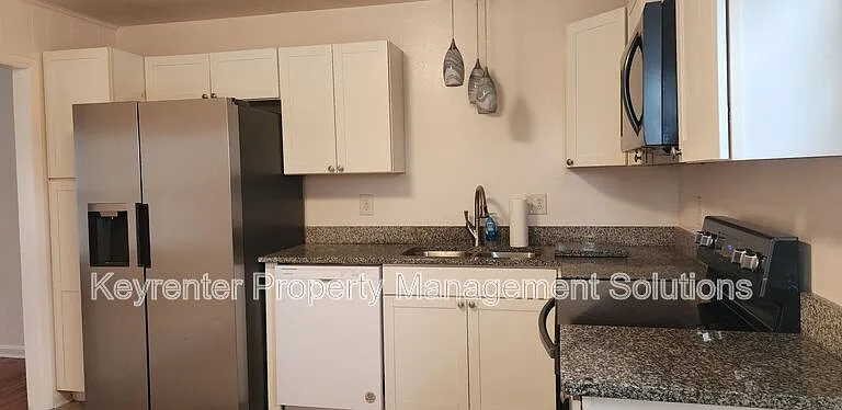 825 Highland Ave — Photo 15