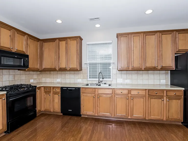 8907 Arbor Creek Dr — Photo 6