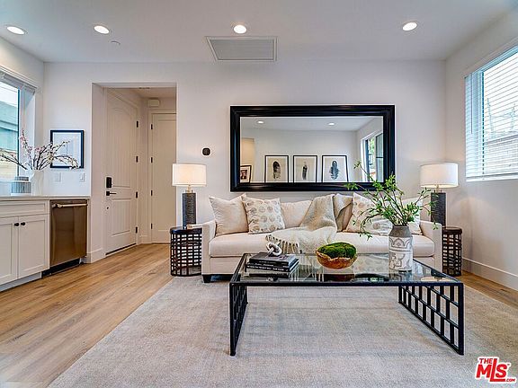 4th image of 819 N Sycamore Ave #817.5