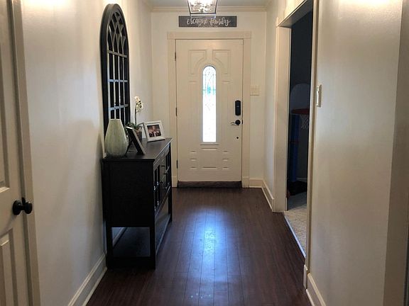 2nd image of 120 Oakwood Dr