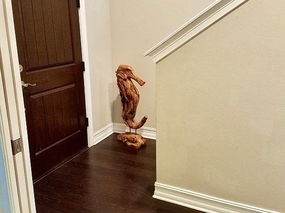 Enter foyer
