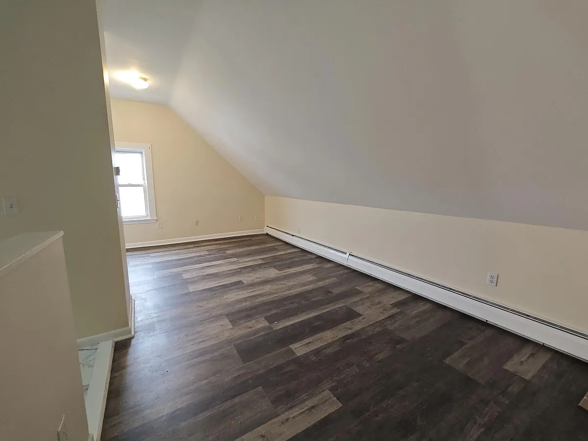 Building Photo - 1472 Hyde Park Ave #3