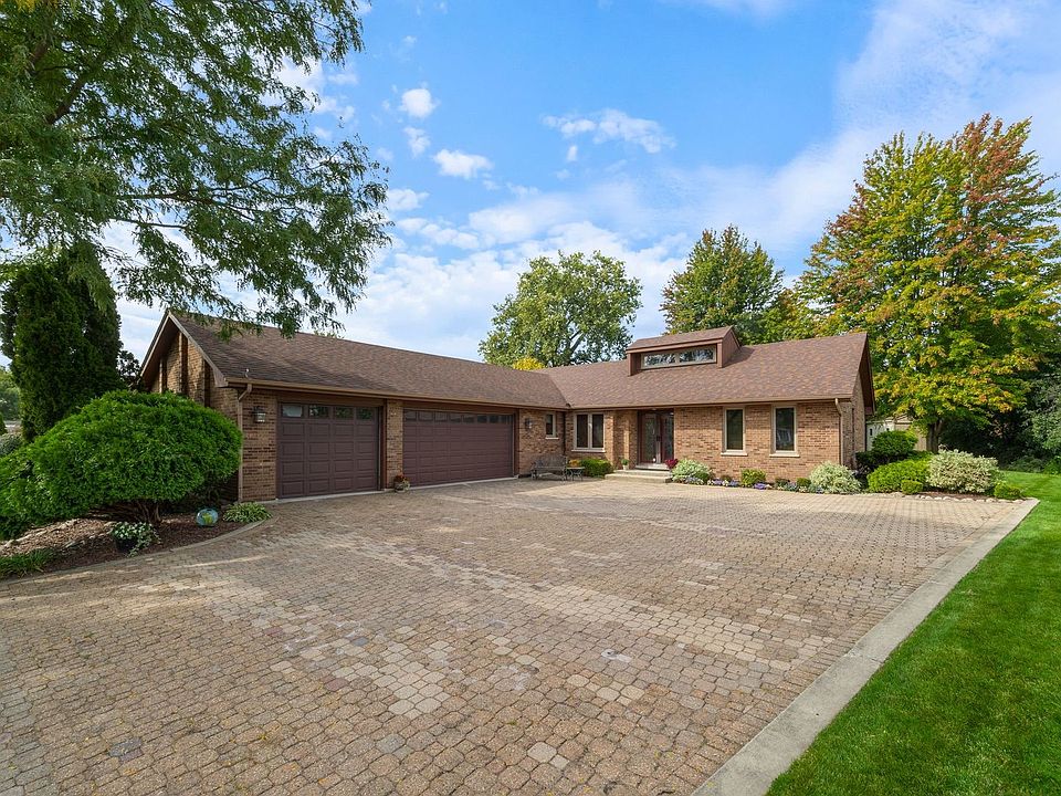1st image of 8408 Willow West Dr