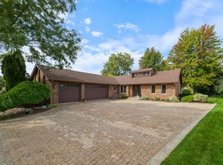 8408 Willow West Dr, Willow Springs, IL 60480