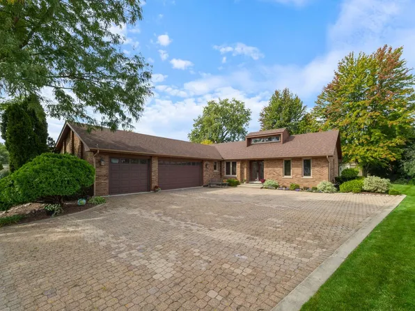 8408 Willow West Dr, Willow Springs, IL 60480