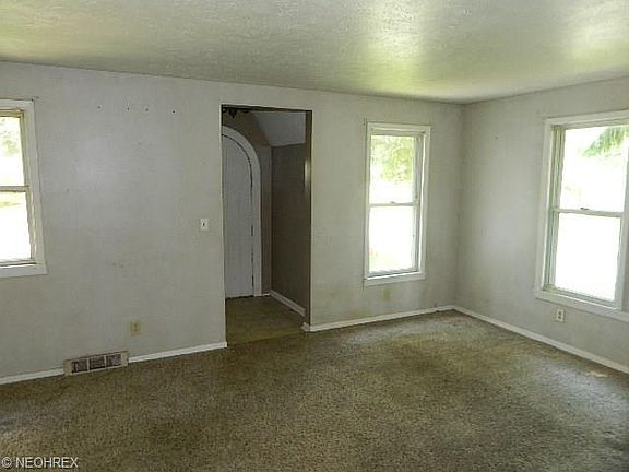 2nd image of 746 E 342nd St