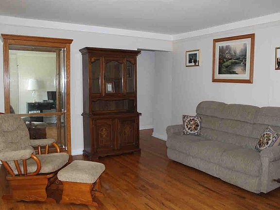 3rd image of 22363 Irongate St