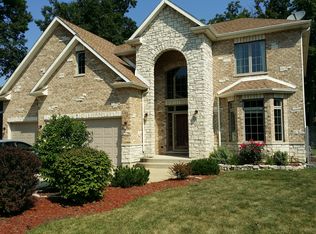 34W624 Courier Ave, St Charles, IL 60174