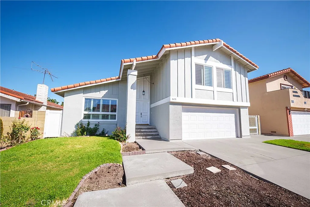 4 bed, 2.5 bath, 1991 sqft, $4,700 — Photo 1