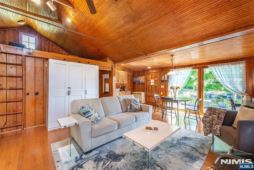 2 bed, 1.0 bath, $2,650 — Photo 4