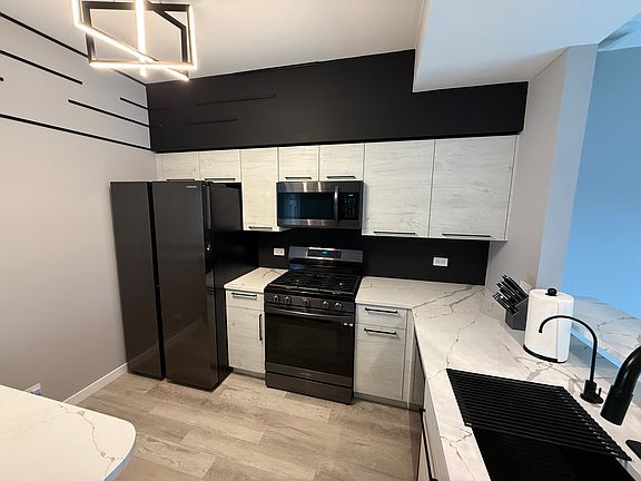 5th image of 384 Hunterdon Ct #384