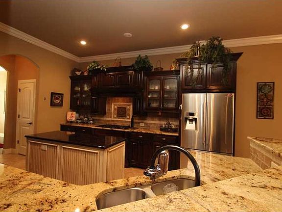 5th image of 6423 S 41st St