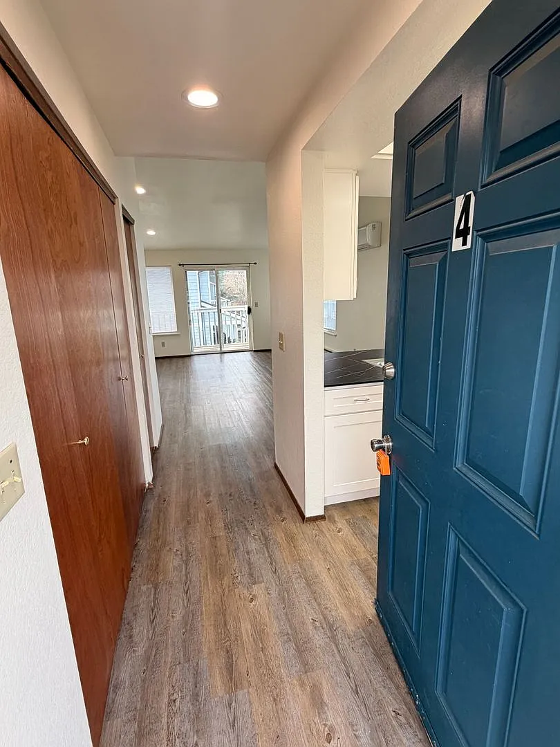 5691 Eagle Parkway — Photo 2