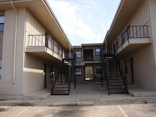 2nd image of 612 Montgomery St APT 170
