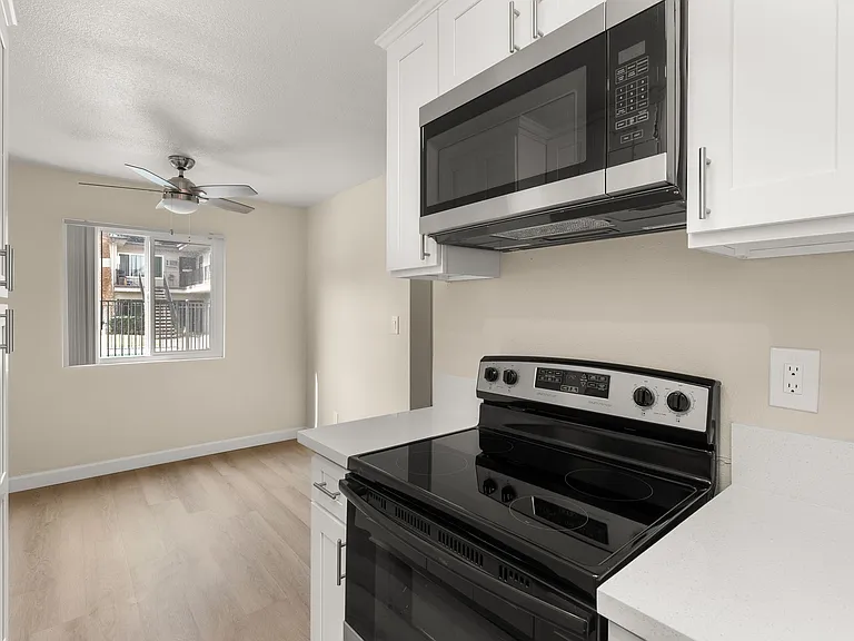 MAGNOLIA WEST APARTMENTS- RIVERSIDE, CA — Photo 31