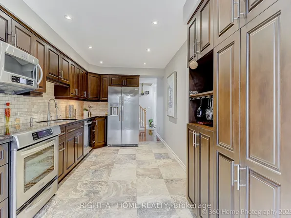 32 Heathcliffe Sq, Brampton, ON L6S 5P7