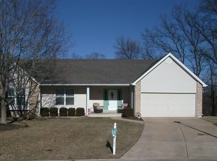1302 Old Stone Dr, O'Fallon, MO