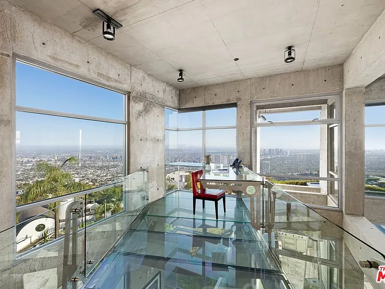 2260 Sunset Plaza Dr — Photo 16