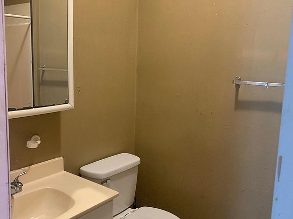 4th image of 320 Pennsylvania Ave APT 8