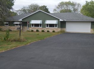 404 Maple Way S, Waukesha, WI 53188