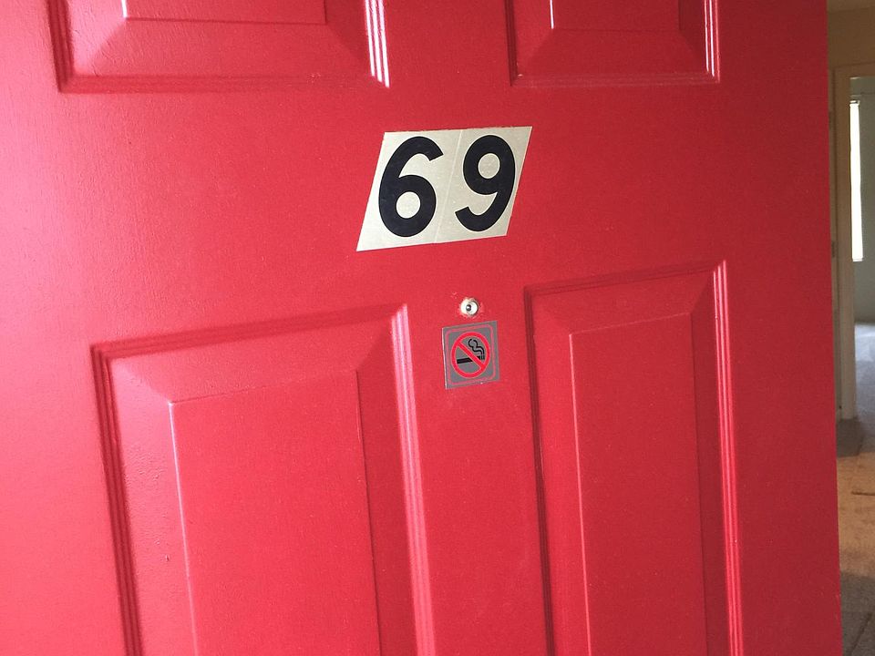 Non-Smoking/No pets in upstairs apartment.