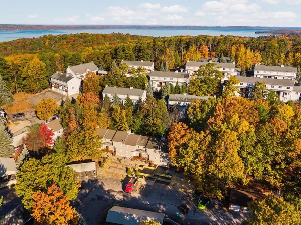 3948 Sherwood Forest Dr, Traverse City, MI 49686