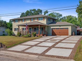 823 Breezy Point Rd, La Crosse, WI 54603