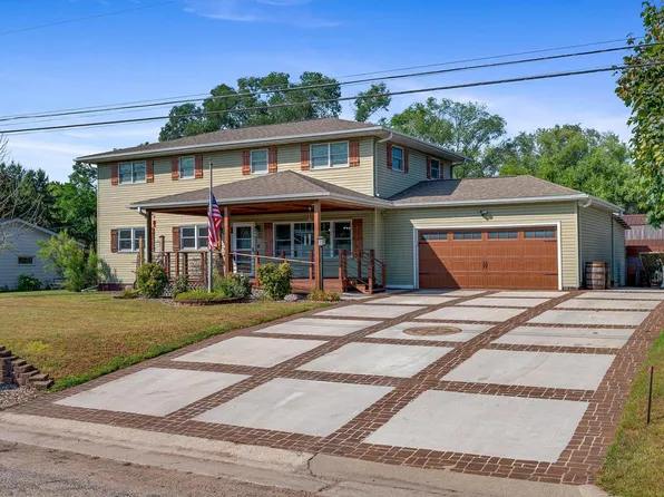 823 Breezy Point ROAD, La Crosse, WI 54603